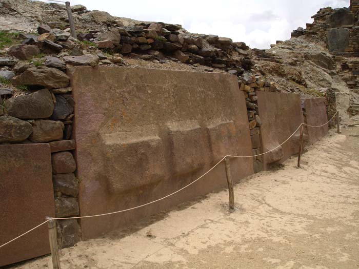 Восточная сторона платформы Храма Солнца