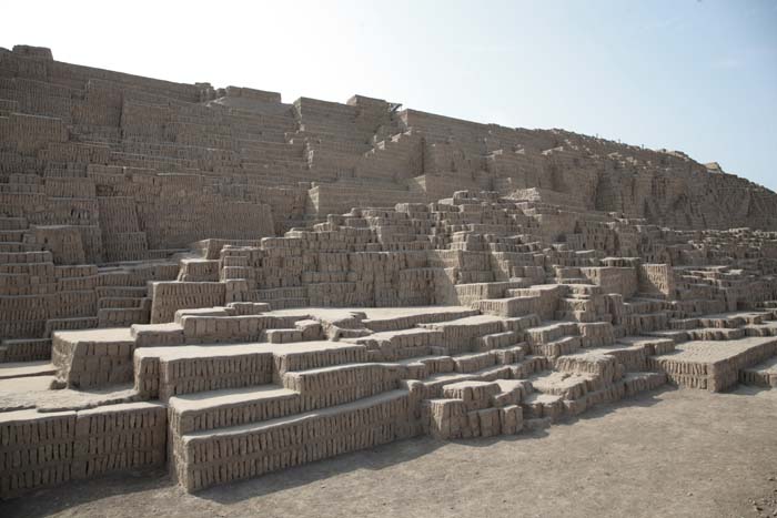 «Пирамида» в Лиме