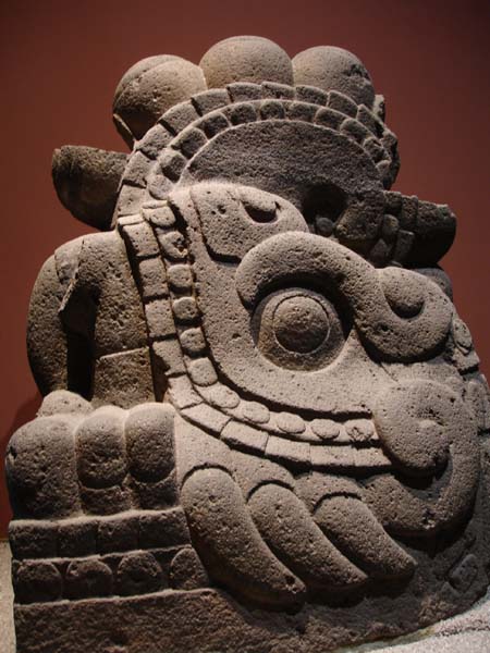 Базальтовая скульптура в музее Мехико
