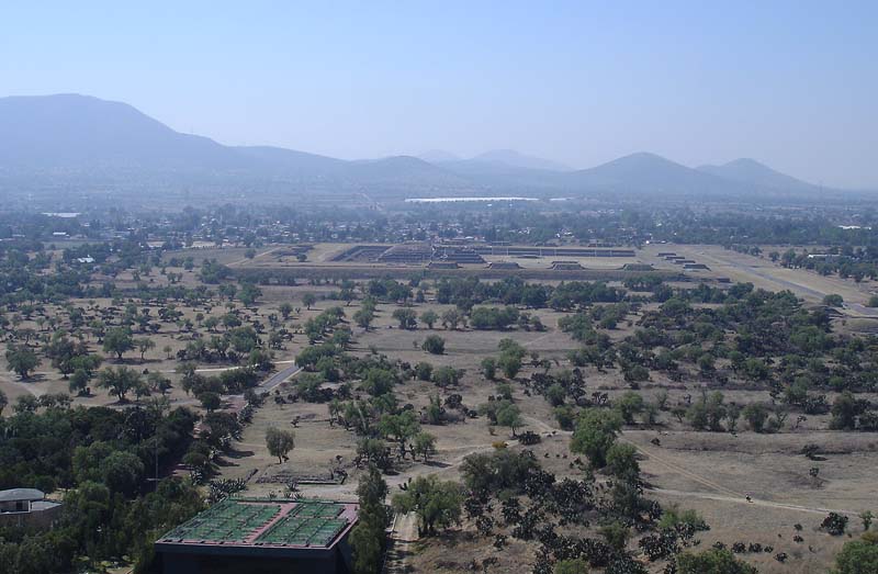 Вид на Цитадель с вершины пирамиды Солнца