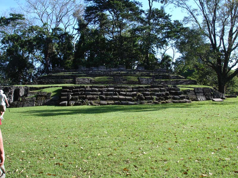 Лестница из древних блоков к северу от Дворца