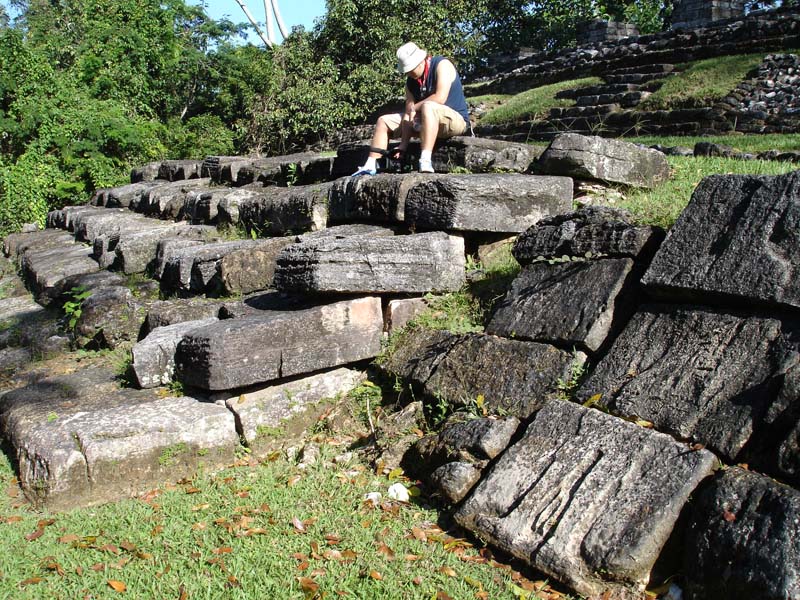 Лестница и наклонные блоки к северу от Дворца