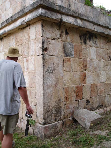 Угловой блок в кладке