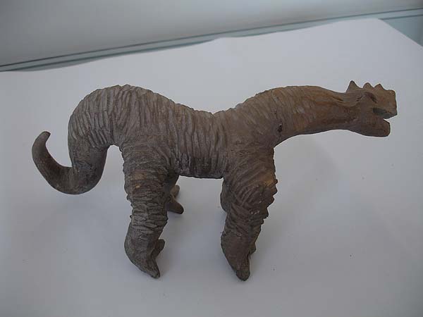 Шипастый динозавр с прорисовкой фактуры кожи