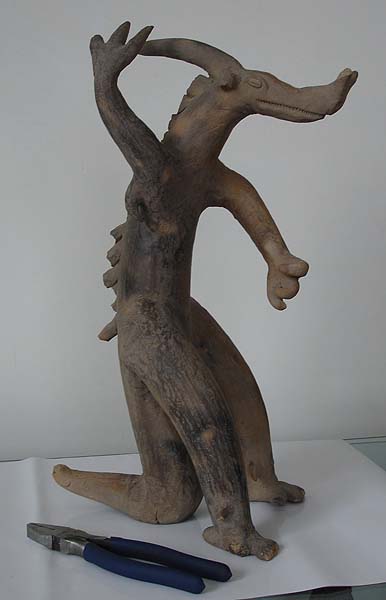 Статуэтка неизвестного динозавра