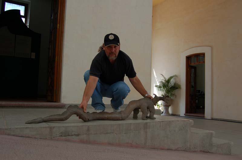 Самая крупная сохранившаяся скульптура динозавра