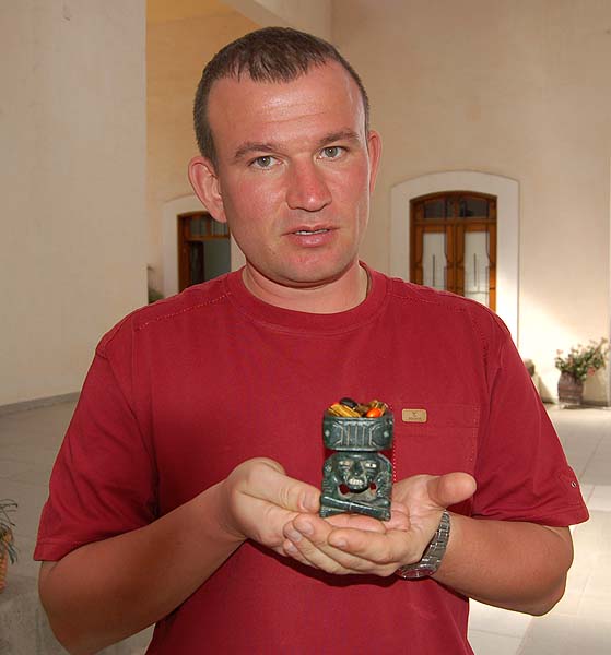 Нефритовая статуэтка бога огня из частной коллекции