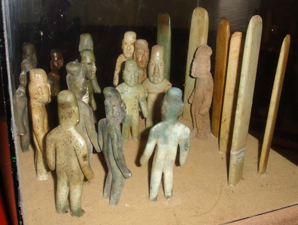 Ольмекские статуэтки «Совет 16 мудрецов» (Ла-Вента)