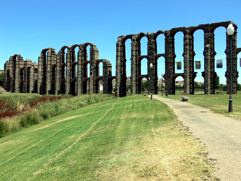 Акведук в Мериде (Merida), запад Испании
