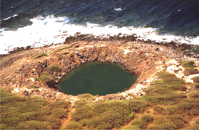 Воронка от обычного взрыва соизмеримой мощности