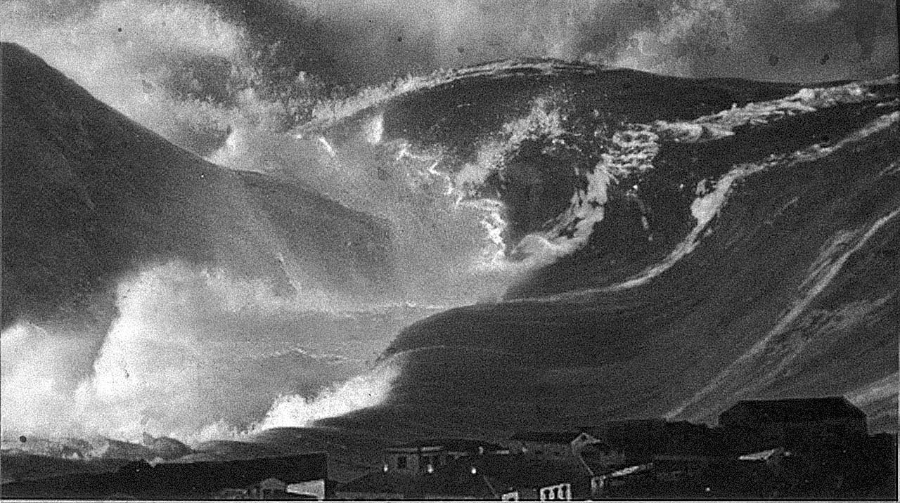 Огромные волны-цунами. Иллюстрация из фильма «Заговор Ориона»