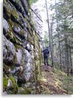 Мегалитическая стена на горе Шаман, с. Нижнетамбовское, на Амуре