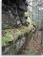 Мегалитическая стена на горе Шаман, с. Нижнетамбовское, на Амуре