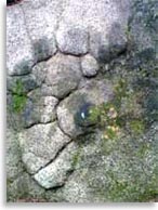 Мегалитические камни на горе Пидан