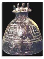 Свастика на крышке урны для праха, 800 г.до н.э.