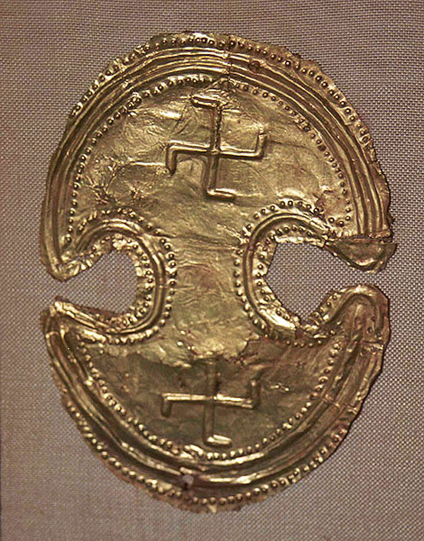 Свастика на Нагрудном знаке воина, Крит, 1500—1000 до н.э.