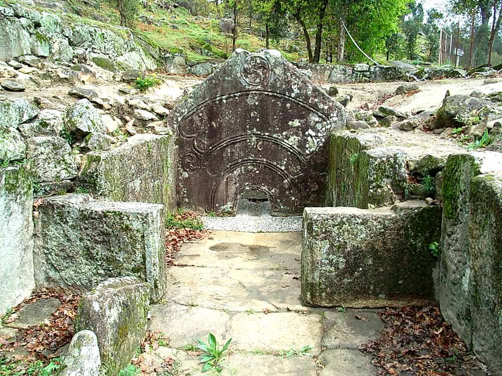 Ведические символы в Педра Формоза (Pedra Formosa), Португалия, 9 в. до н.э.