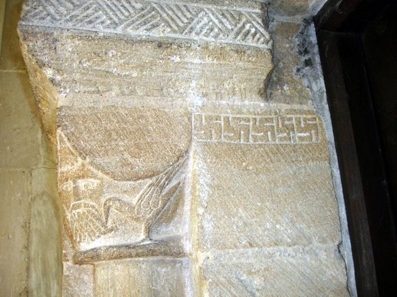 Свастика в церкови Кэнфилд, Canfield church, Эссекс, Великобритания.