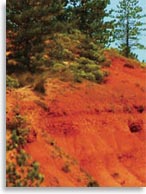Красная глина в Окситании. Иллюстрация из книги Светланы Левашовой «Откровение»