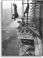 Так создавали Нотр Дам де Пари. А вы думали в двенадцатом веке крестьяне зубилами строили?